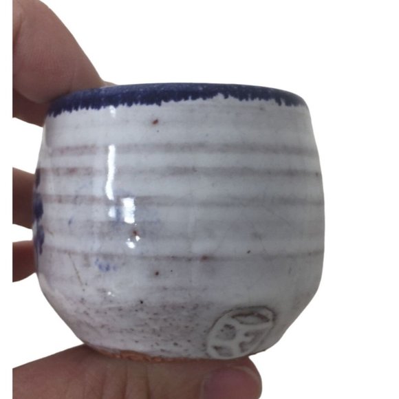 Small Miniature Blue/White Cup with Butterfly & Flower Pattern - Picture 6 of 9